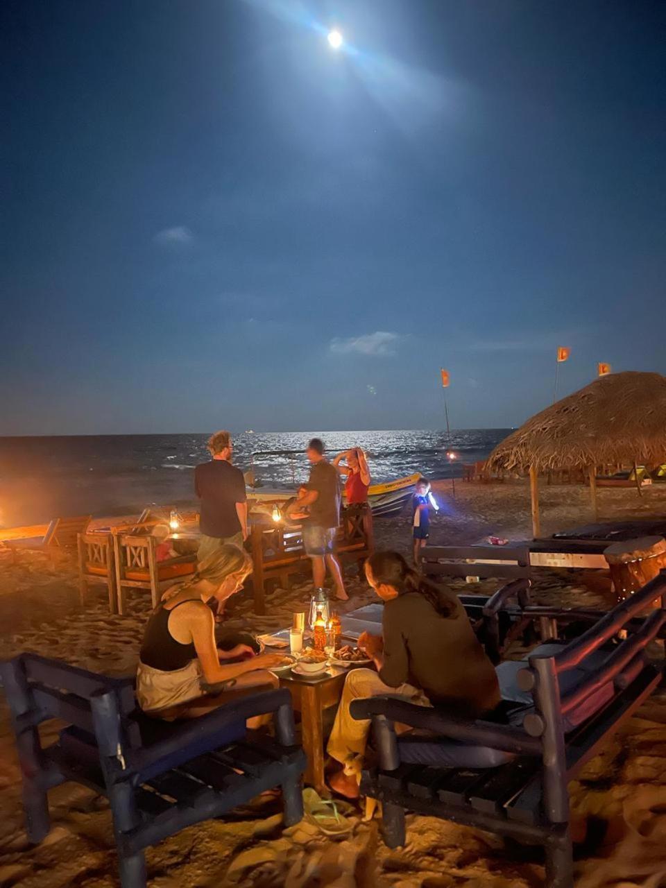Vitamin Sea Beach Cabana & Hostel Nilaveli Exterior photo