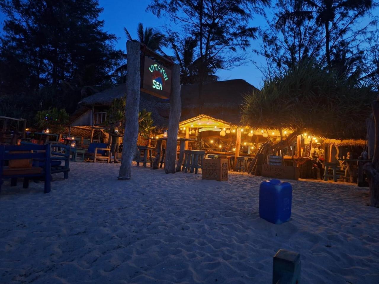 Vitamin Sea Beach Cabana & Hostel Nilaveli Exterior photo