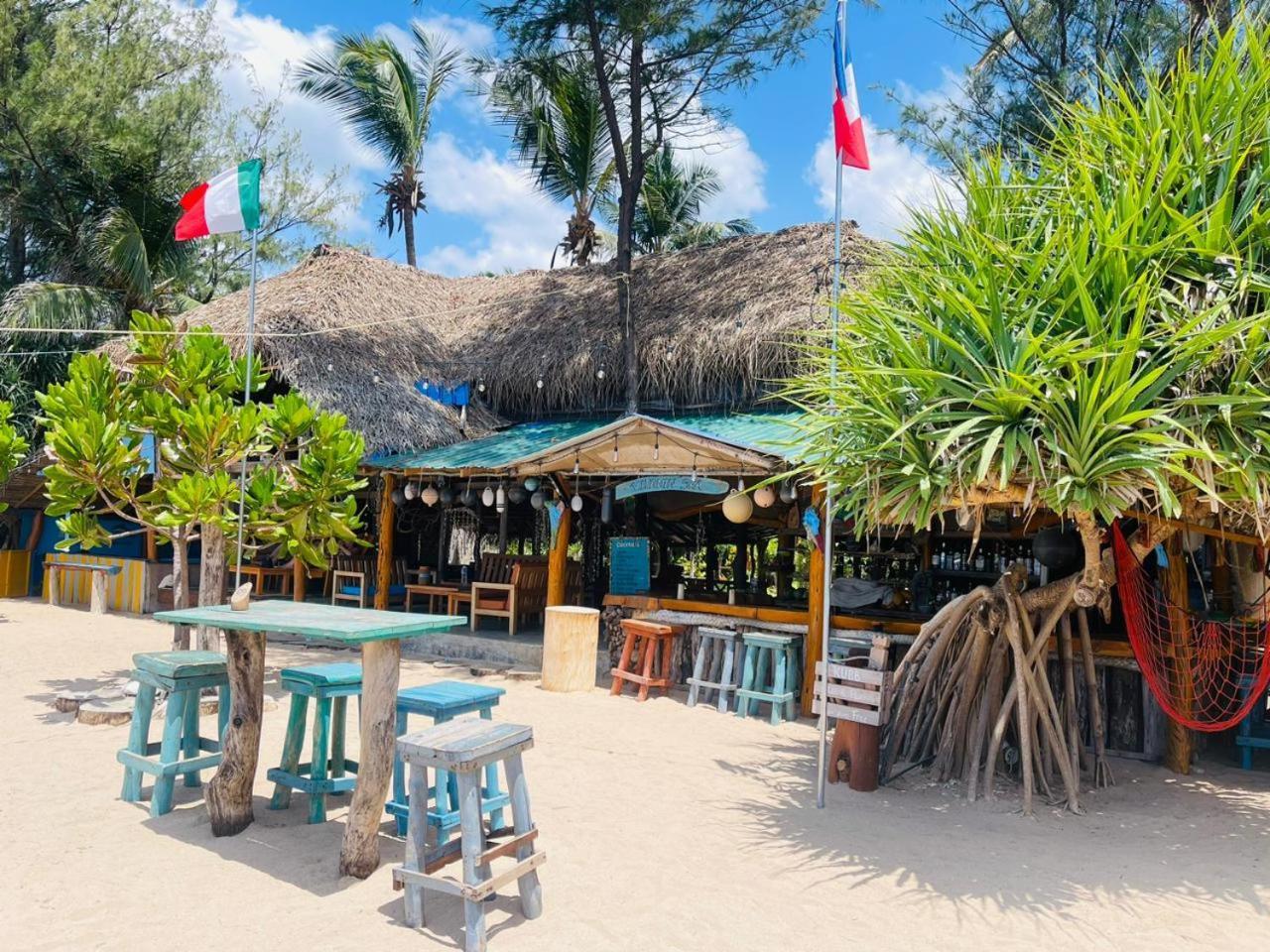 Vitamin Sea Beach Cabana & Hostel Nilaveli Exterior photo