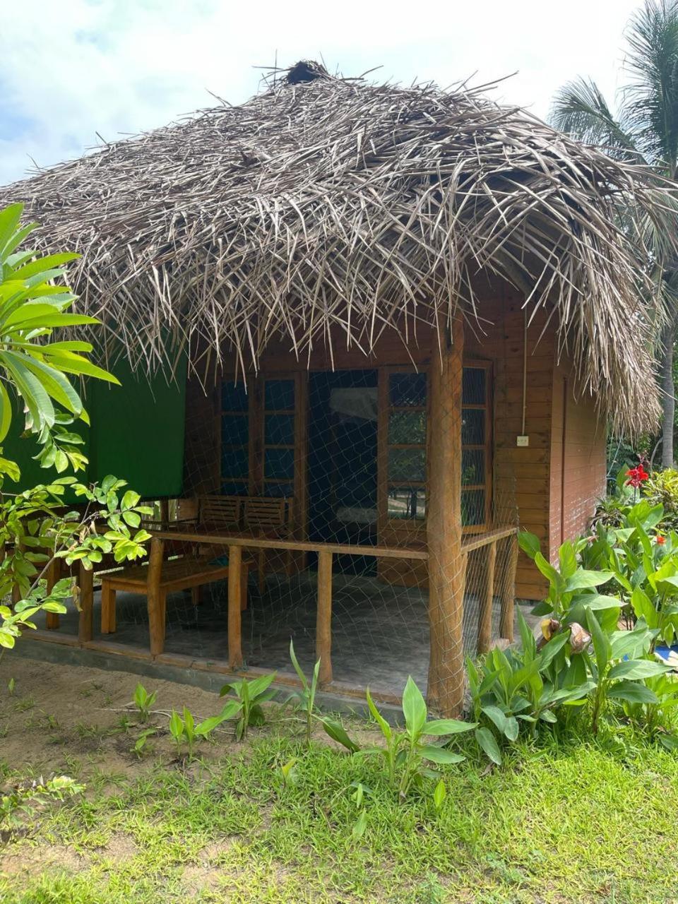 Vitamin Sea Beach Cabana & Hostel Nilaveli Exterior photo